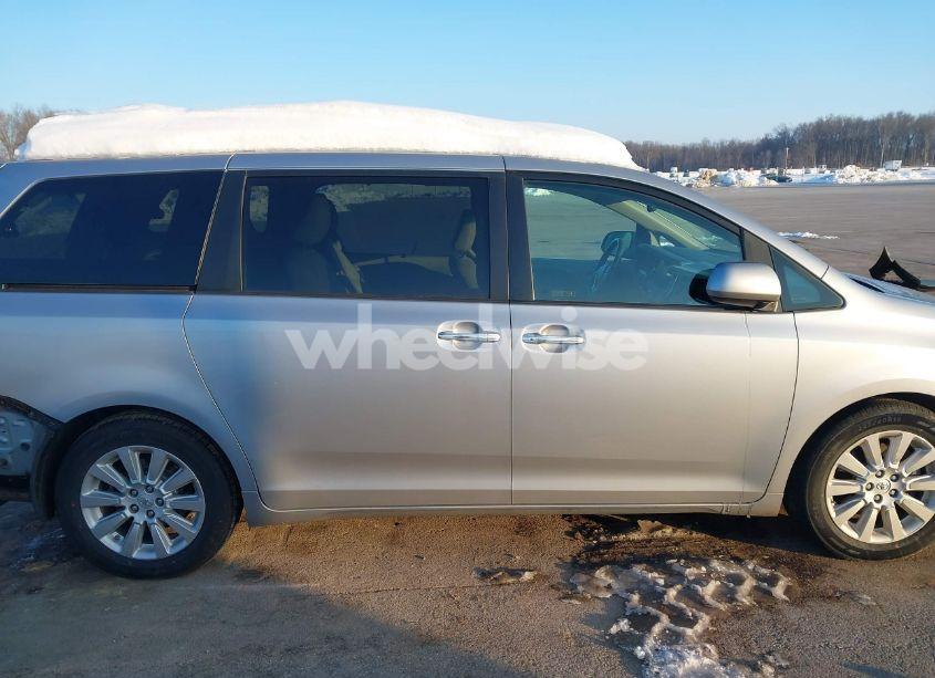 Photo 13 of 2015 Toyota Sienna XLE/LIMITED (VIN 5TDDK3DC1FS094834)