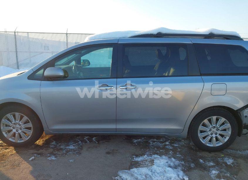 Photo 14 of 2015 Toyota Sienna XLE/LIMITED (VIN 5TDDK3DC1FS094834)