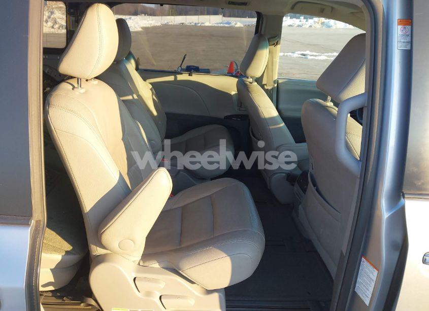 Photo 8 of 2015 Toyota Sienna XLE/LIMITED (VIN 5TDDK3DC1FS094834)