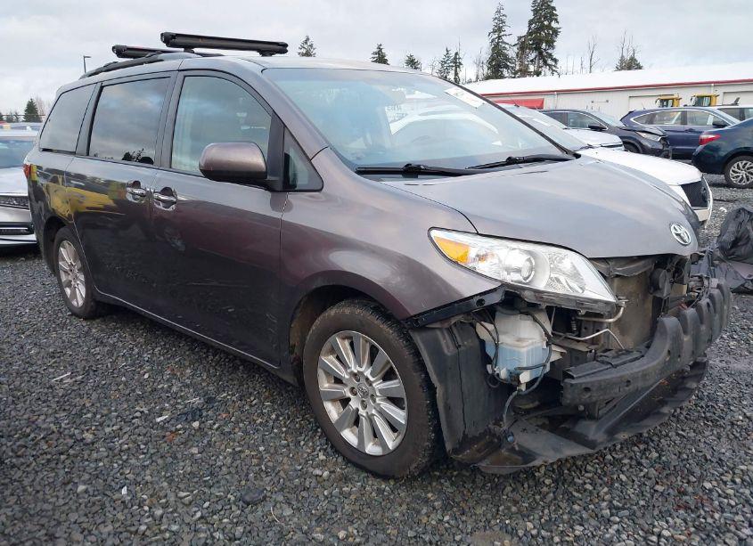 2015 Toyota Sienna XLE/LIMITED (VIN 5TDDK3DC1FS097930) main photo