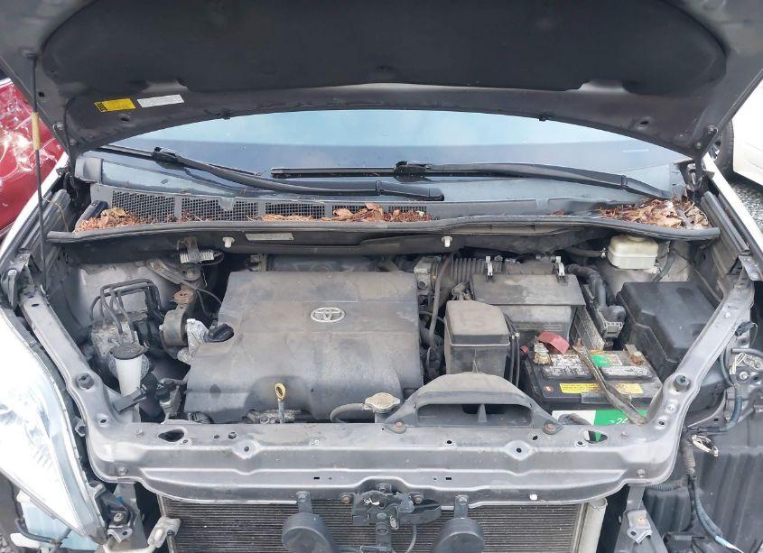 Photo 10 of 2015 Toyota Sienna XLE/LIMITED (VIN 5TDDK3DC1FS097930)