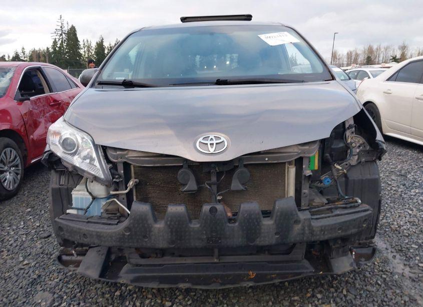 Photo 13 of 2015 Toyota Sienna XLE/LIMITED (VIN 5TDDK3DC1FS097930)