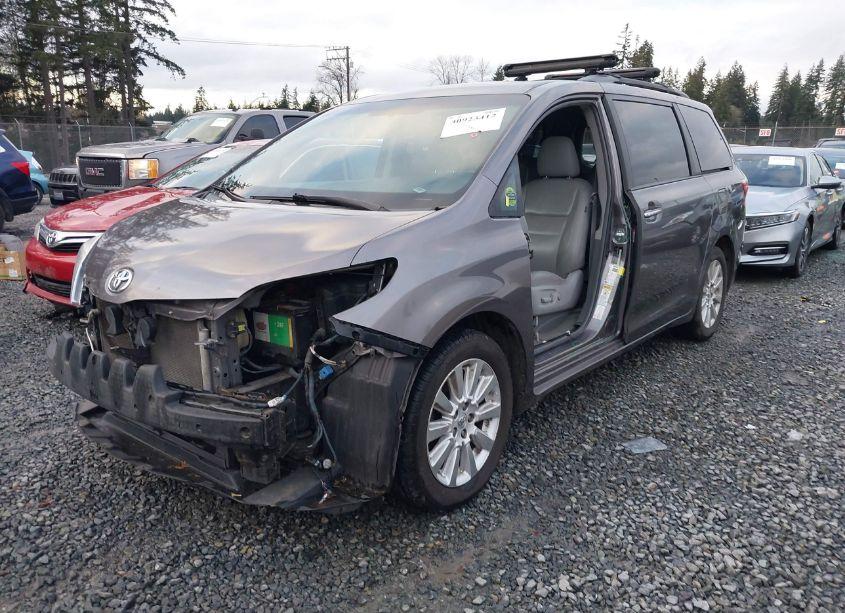 Photo 2 of 2015 Toyota Sienna XLE/LIMITED (VIN 5TDDK3DC1FS097930)