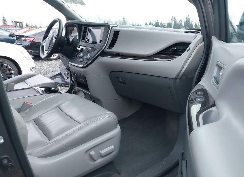 Photo 5 of 2015 Toyota Sienna XLE/LIMITED (VIN 5TDDK3DC1FS097930)