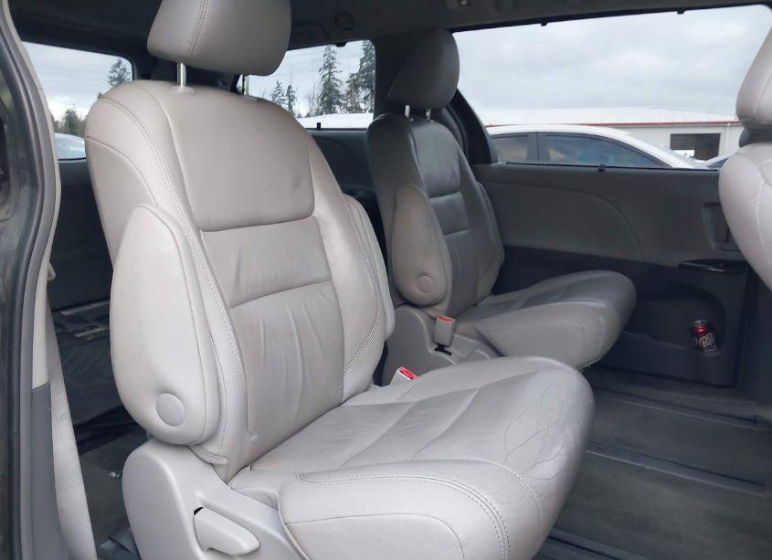 Photo 8 of 2015 Toyota Sienna XLE/LIMITED (VIN 5TDDK3DC1FS097930)