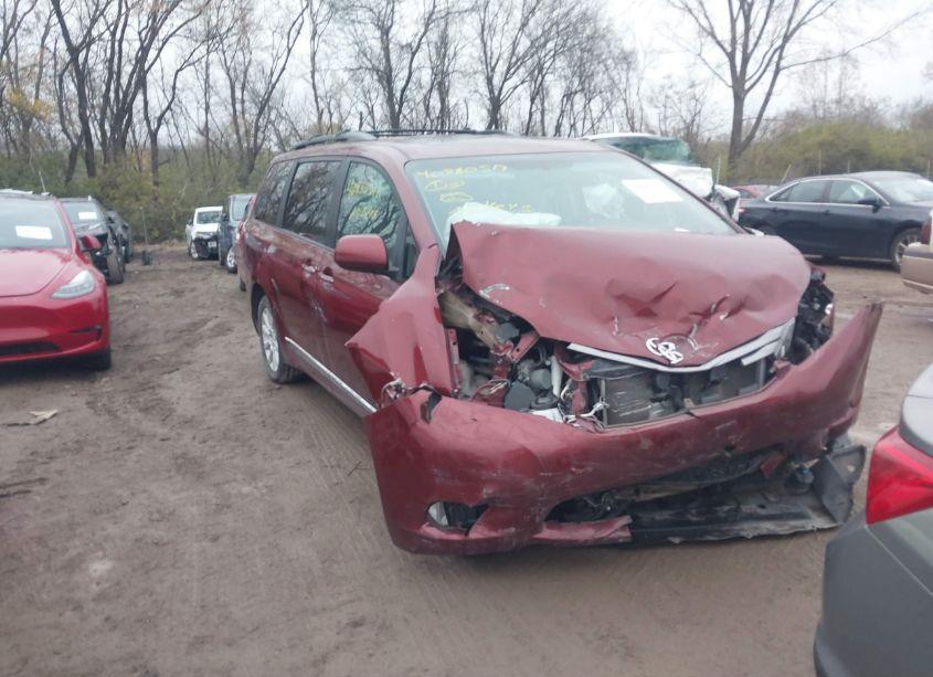 2015 Toyota Sienna XLE/LIMITED (VIN 5TDDK3DC1FS101961) main photo