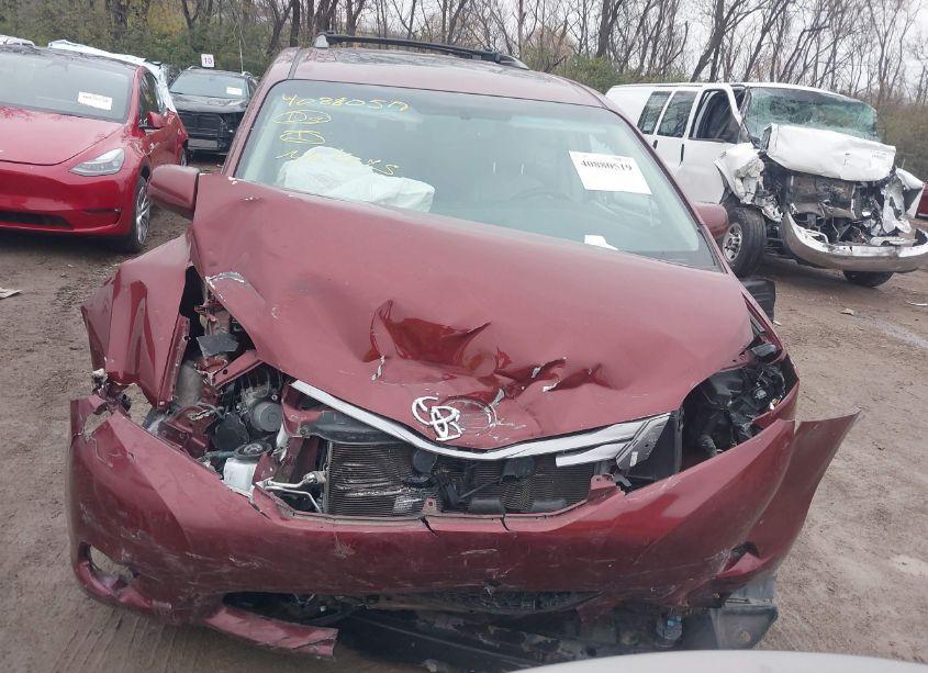 Photo 12 of 2015 Toyota Sienna XLE/LIMITED (VIN 5TDDK3DC1FS101961)