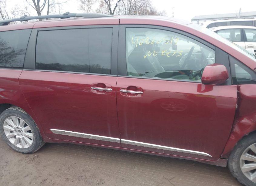 Photo 13 of 2015 Toyota Sienna XLE/LIMITED (VIN 5TDDK3DC1FS101961)