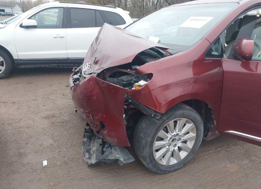 Photo 17 of 2015 Toyota Sienna XLE/LIMITED (VIN 5TDDK3DC1FS101961)