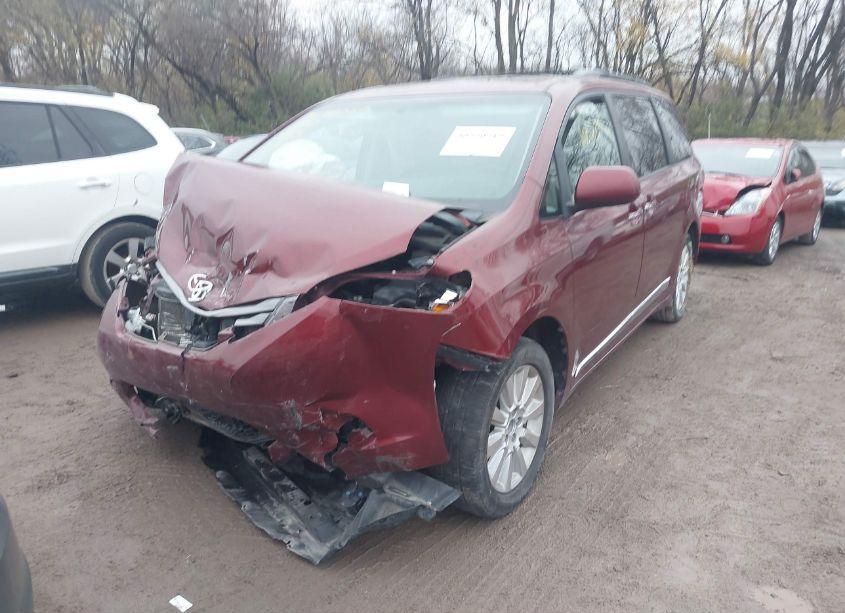 Photo 2 of 2015 Toyota Sienna XLE/LIMITED (VIN 5TDDK3DC1FS101961)