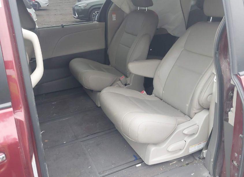 Photo 8 of 2015 Toyota Sienna XLE/LIMITED (VIN 5TDDK3DC1FS101961)