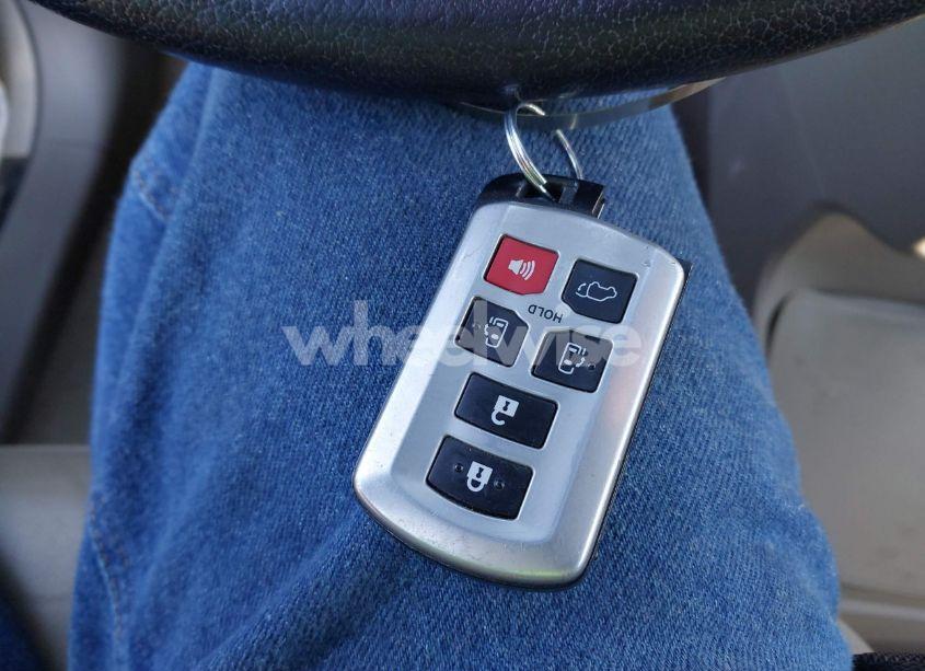 Photo 11 of 2015 Toyota Sienna XLE 7 PASSENGER (VIN 5TDDK3DC1FS110191)
