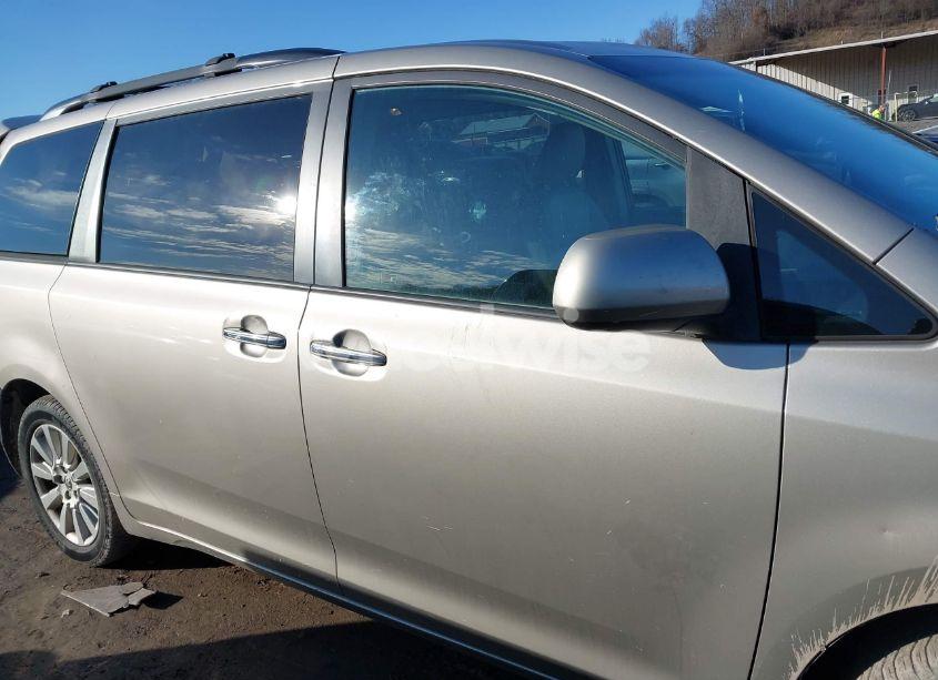 Photo 13 of 2015 Toyota Sienna XLE 7 PASSENGER (VIN 5TDDK3DC1FS110191)
