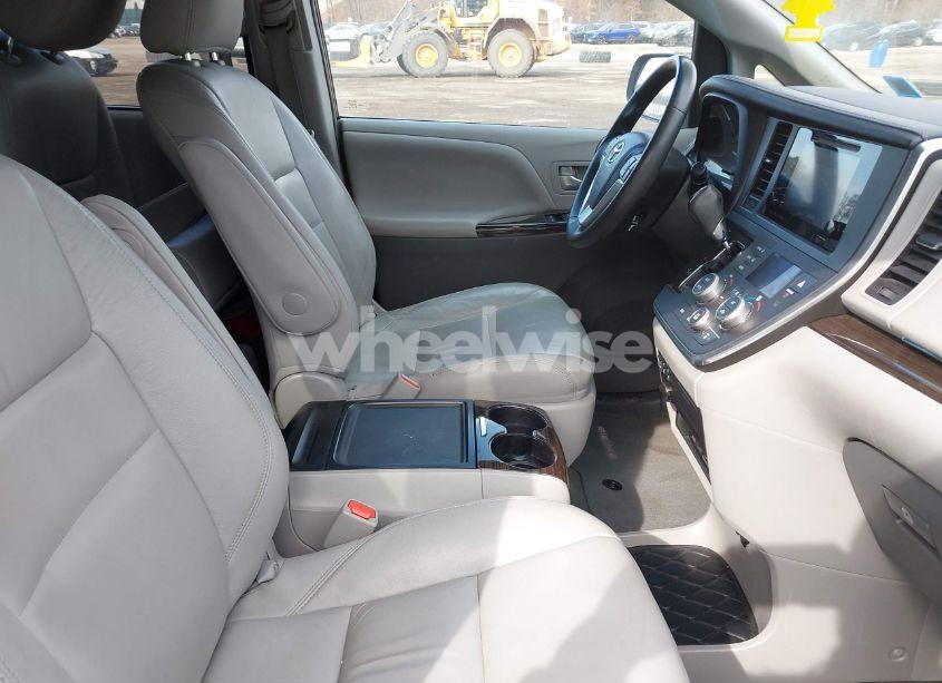 Photo 5 of 2016 Toyota Sienna XLE PREMIUM 7 PASSENGER (VIN 5TDDK3DC1GS140440)