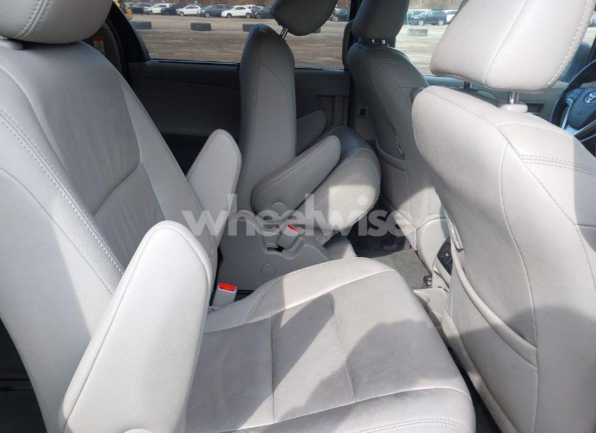 Photo 8 of 2016 Toyota Sienna XLE PREMIUM 7 PASSENGER (VIN 5TDDK3DC1GS140440)