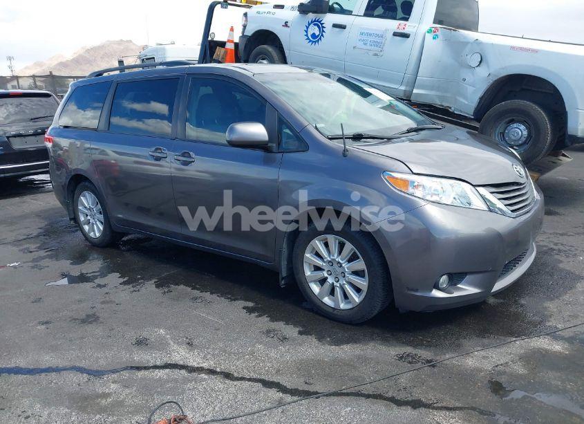 2011 Toyota Sienna XLE (VIN 5TDDK3DC2BS028173) main photo