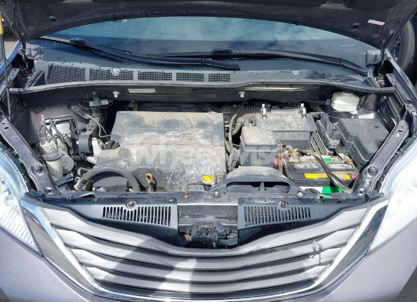 Photo 10 of 2011 Toyota Sienna XLE (VIN 5TDDK3DC2BS028173)