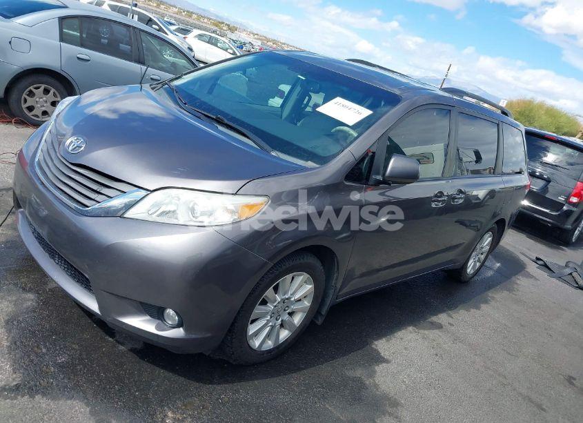Photo 14 of 2011 Toyota Sienna XLE (VIN 5TDDK3DC2BS028173)