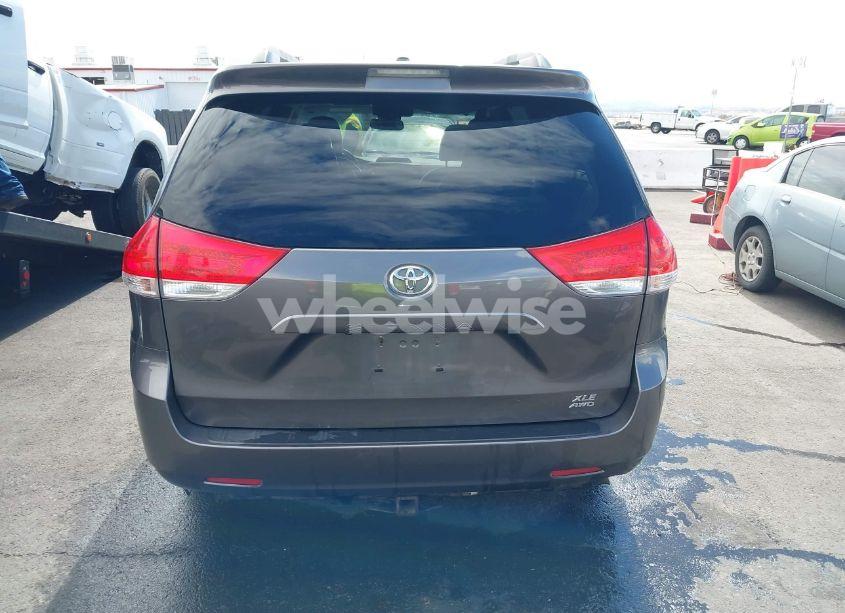 Photo 16 of 2011 Toyota Sienna XLE (VIN 5TDDK3DC2BS028173)