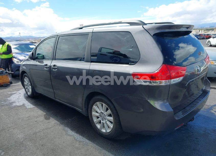 Photo 3 of 2011 Toyota Sienna XLE (VIN 5TDDK3DC2BS028173)