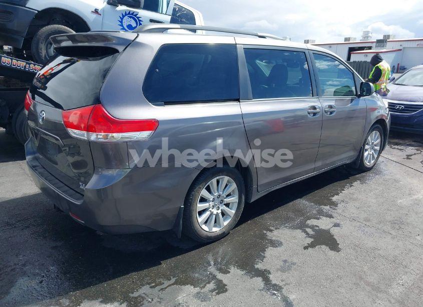 Photo 4 of 2011 Toyota Sienna XLE (VIN 5TDDK3DC2BS028173)