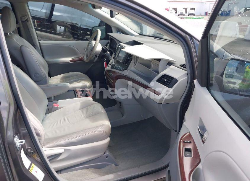 Photo 5 of 2011 Toyota Sienna XLE (VIN 5TDDK3DC2BS028173)