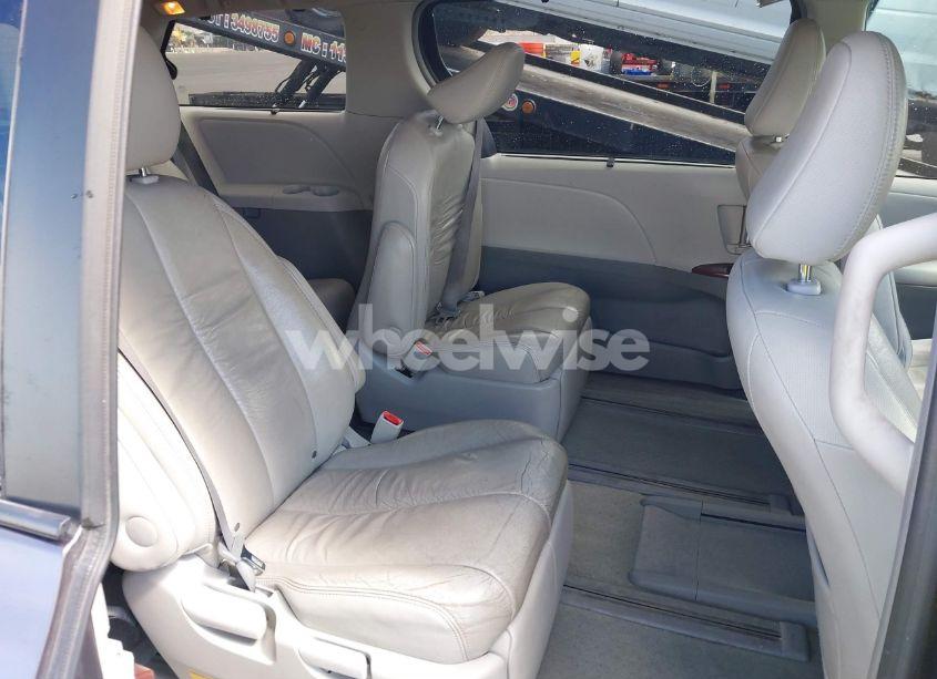 Photo 8 of 2011 Toyota Sienna XLE (VIN 5TDDK3DC2BS028173)