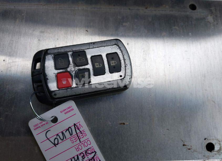 Photo 11 of 2013 Toyota Sienna XLE/LIMITED (VIN 5TDDK3DC2DS053559)