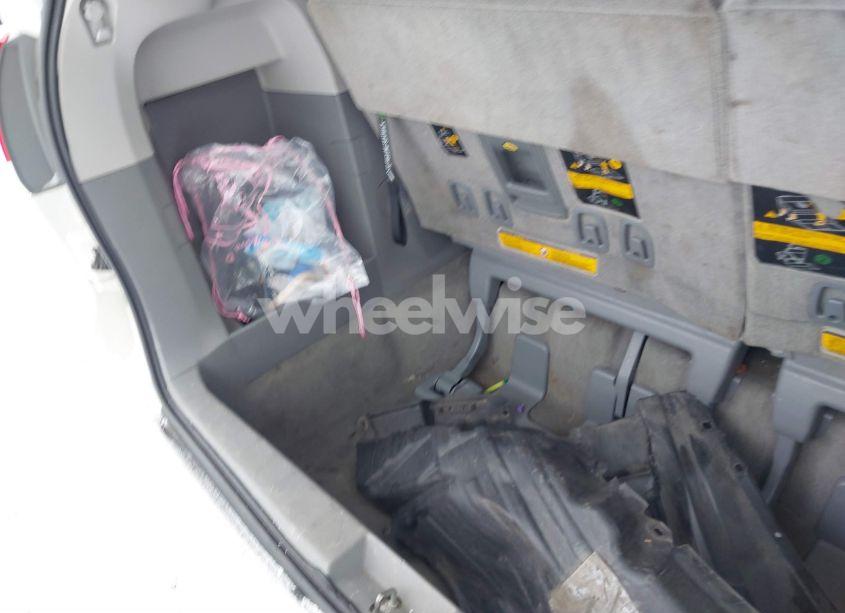 Photo 12 of 2013 Toyota Sienna XLE/LIMITED (VIN 5TDDK3DC2DS053559)