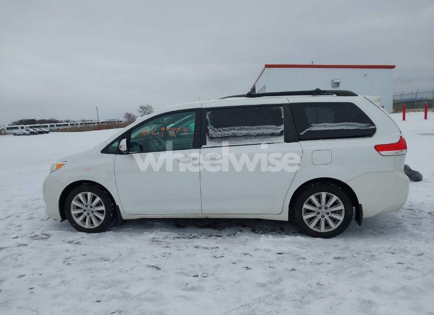 Photo 15 of 2013 Toyota Sienna XLE/LIMITED (VIN 5TDDK3DC2DS053559)