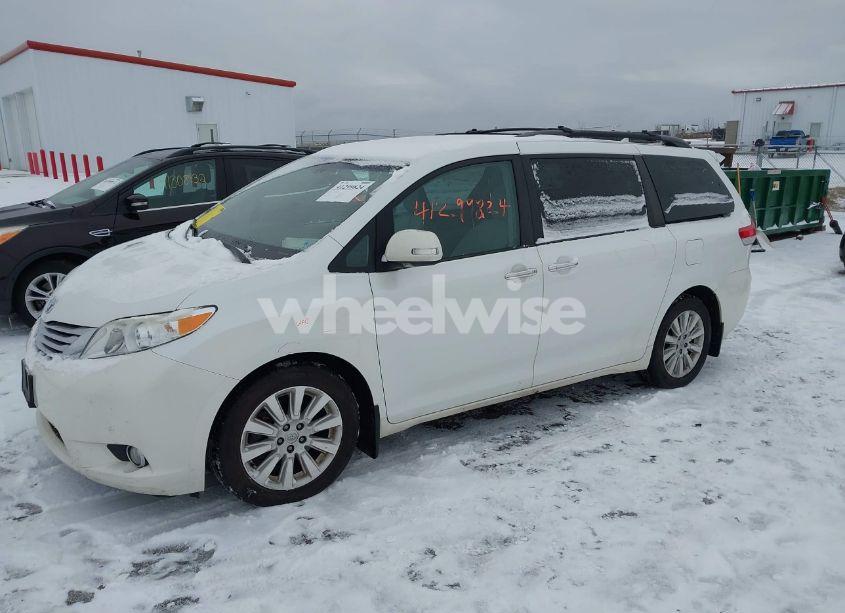 Photo 2 of 2013 Toyota Sienna XLE/LIMITED (VIN 5TDDK3DC2DS053559)