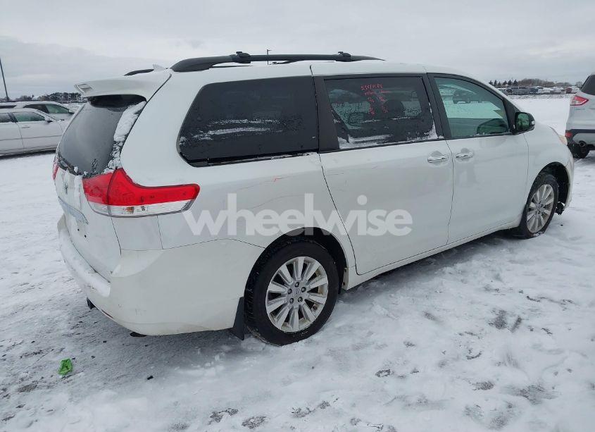 Photo 4 of 2013 Toyota Sienna XLE/LIMITED (VIN 5TDDK3DC2DS053559)