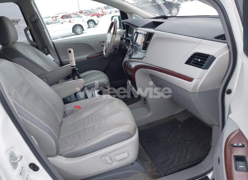 Photo 5 of 2013 Toyota Sienna XLE/LIMITED (VIN 5TDDK3DC2DS053559)