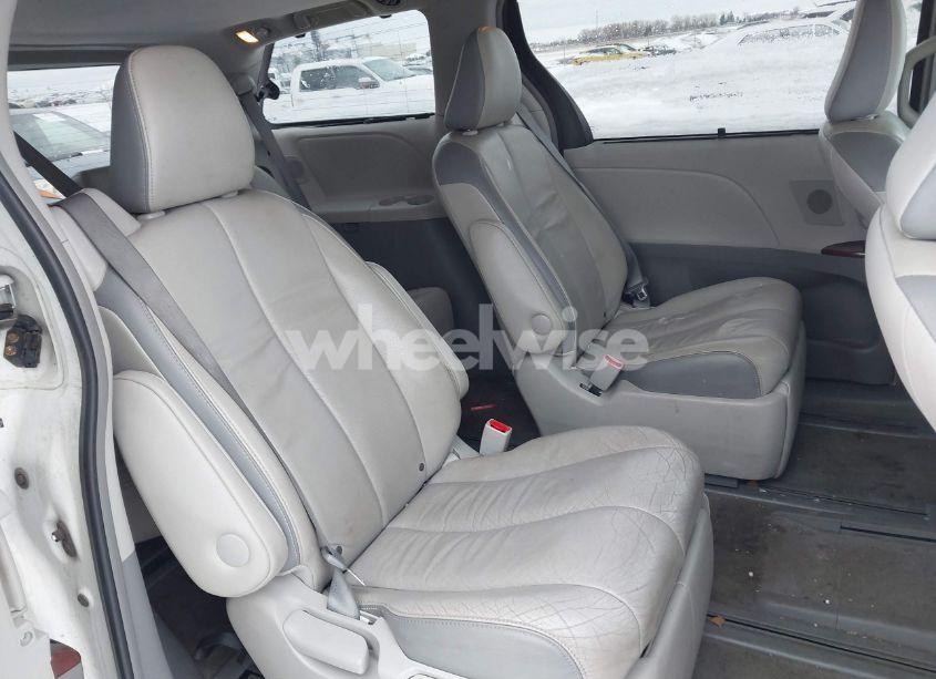 Photo 8 of 2013 Toyota Sienna XLE/LIMITED (VIN 5TDDK3DC2DS053559)