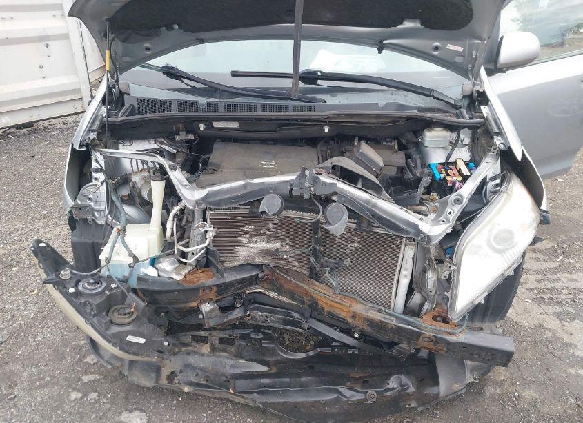 Photo 10 of 2013 Toyota Sienna XLE/LIMITED (VIN 5TDDK3DC2DS055750)