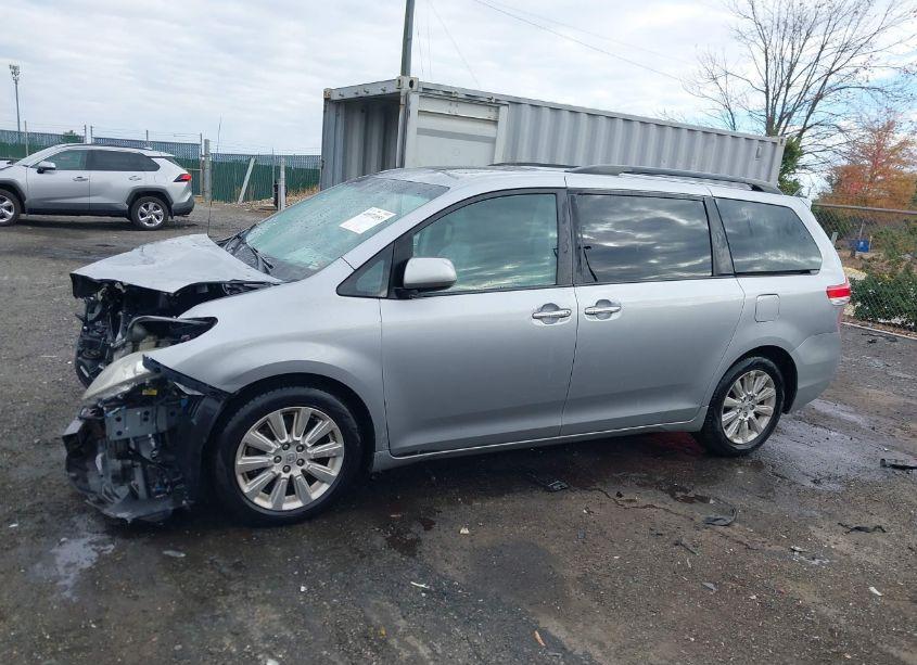 Photo 14 of 2013 Toyota Sienna XLE/LIMITED (VIN 5TDDK3DC2DS055750)