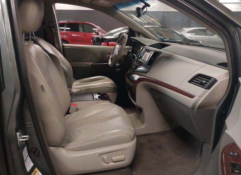 Photo 5 of 2014 Toyota Sienna XLE/LIMITED (VIN 5TDDK3DC2ES093612)