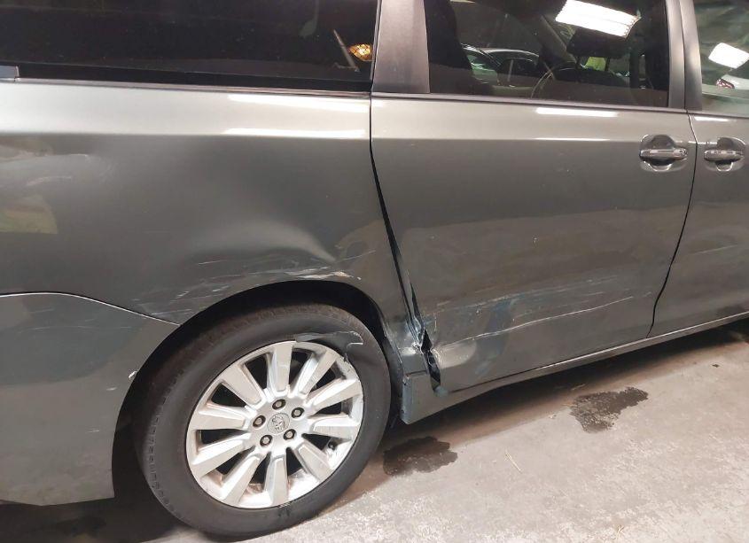 Photo 6 of 2014 Toyota Sienna XLE/LIMITED (VIN 5TDDK3DC2ES093612)