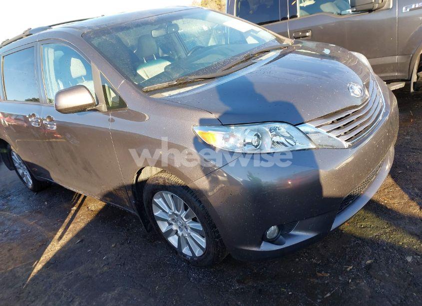 2015 Toyota Sienna XLE 7 PASSENGER (VIN 5TDDK3DC2FS105016) main photo