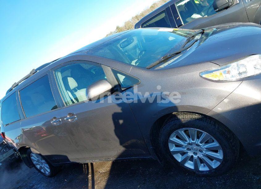 Photo 13 of 2015 Toyota Sienna XLE 7 PASSENGER (VIN 5TDDK3DC2FS105016)