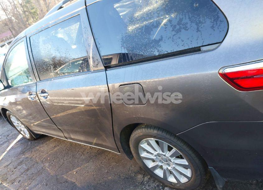 Photo 14 of 2015 Toyota Sienna XLE 7 PASSENGER (VIN 5TDDK3DC2FS105016)