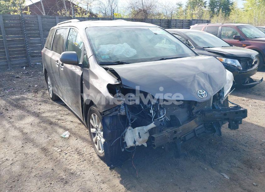 2016 Toyota Sienna XLE PREMIUM 7 PASSENGER (VIN 5TDDK3DC2GS139510) main photo