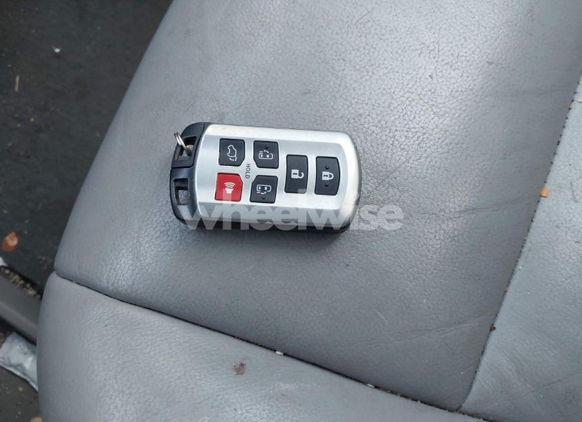 Photo 11 of 2016 Toyota Sienna XLE PREMIUM 7 PASSENGER (VIN 5TDDK3DC2GS139510)