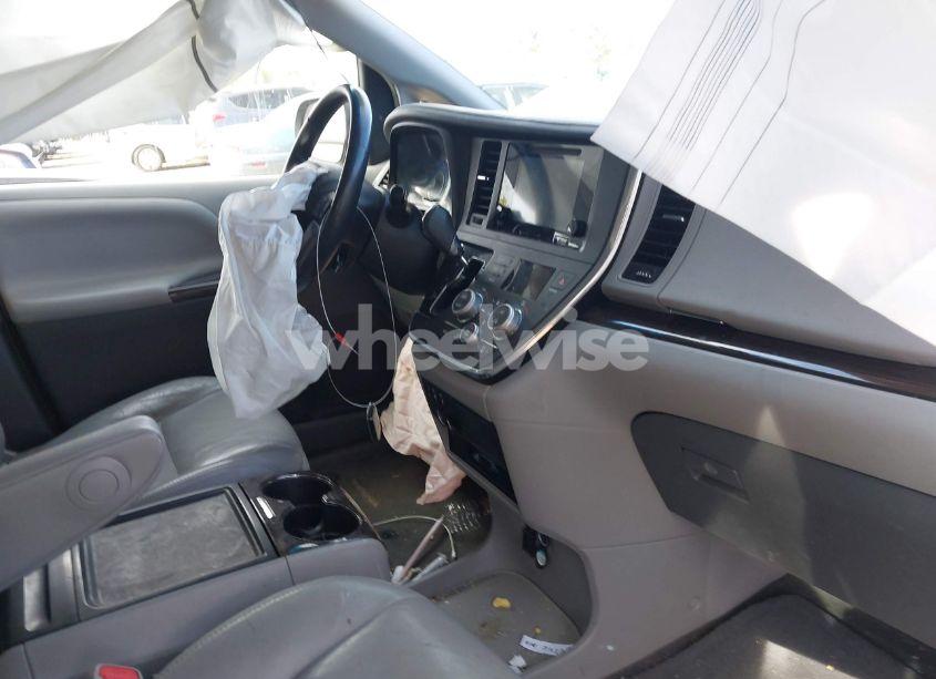 Photo 5 of 2016 Toyota Sienna XLE PREMIUM 7 PASSENGER (VIN 5TDDK3DC2GS139510)