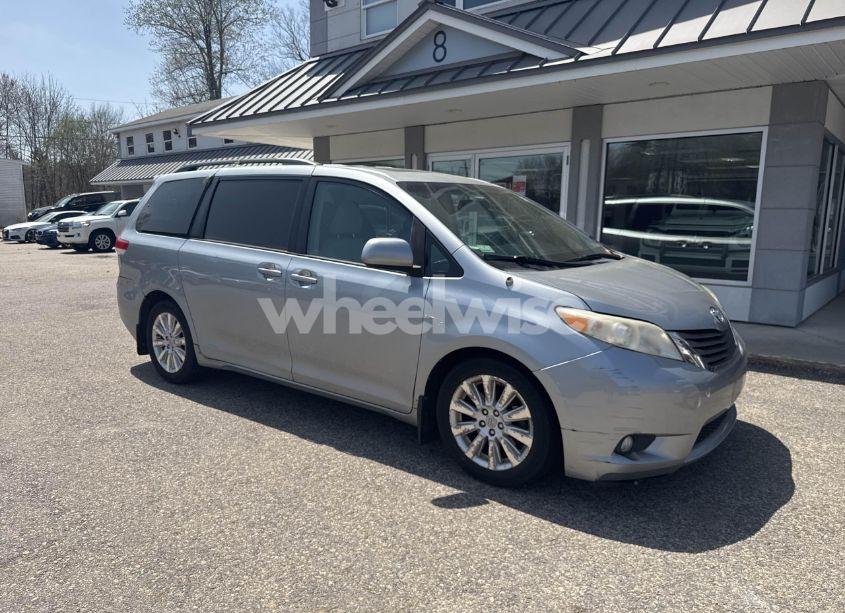 2011 Toyota Sienna XLE/LIMITED (VIN 5TDDK3DC3BS007297) main photo