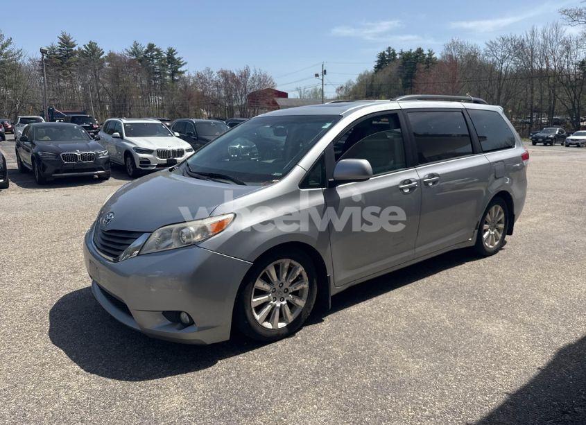 Photo 2 of 2011 Toyota Sienna XLE/LIMITED (VIN 5TDDK3DC3BS007297)