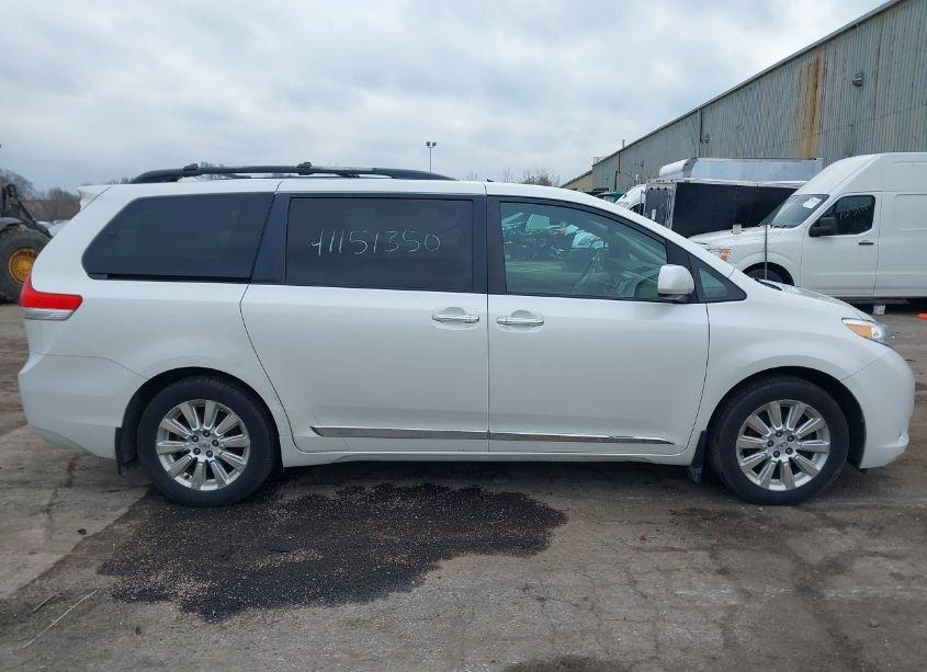 Photo 13 of 2011 Toyota Sienna XLE/LIMITED (VIN 5TDDK3DC3BS023130)