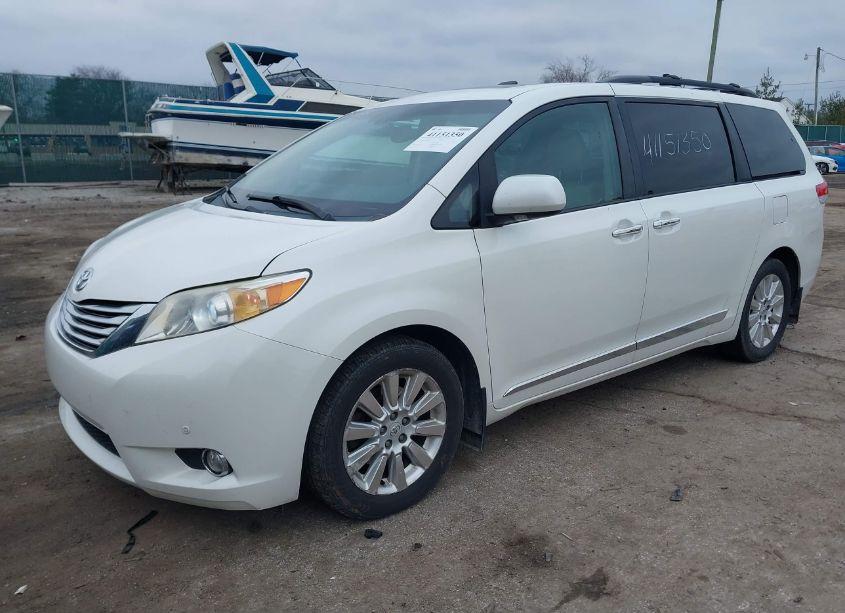 Photo 2 of 2011 Toyota Sienna XLE/LIMITED (VIN 5TDDK3DC3BS023130)