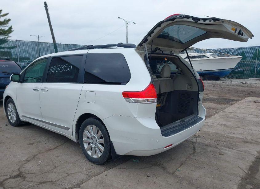 Photo 3 of 2011 Toyota Sienna XLE/LIMITED (VIN 5TDDK3DC3BS023130)