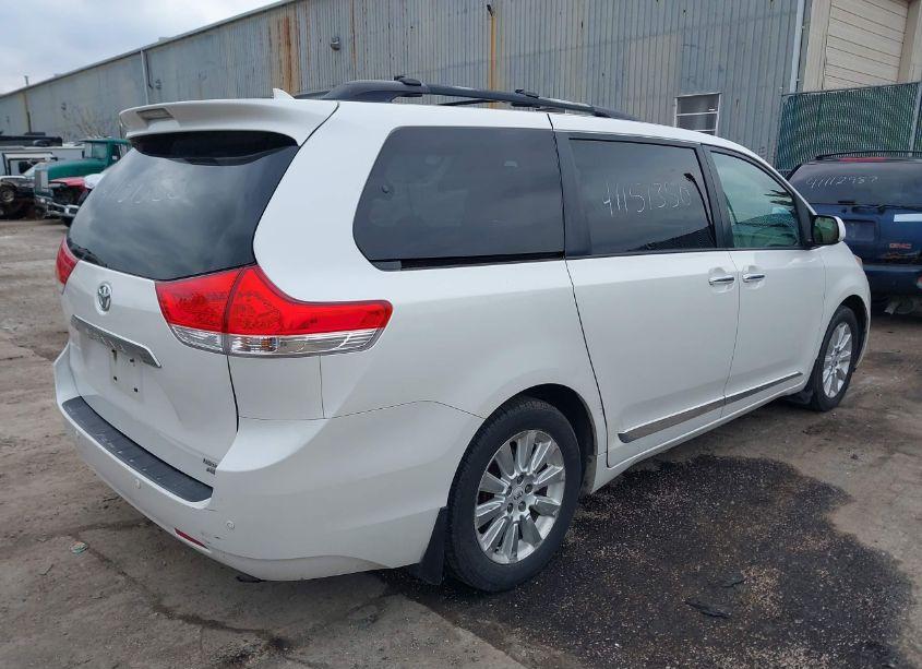 Photo 4 of 2011 Toyota Sienna XLE/LIMITED (VIN 5TDDK3DC3BS023130)